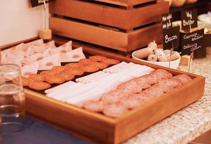 Отель Palatinus