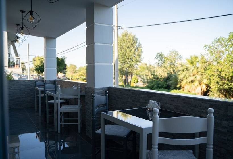 בית מלון כפרי Parthenis Riviera