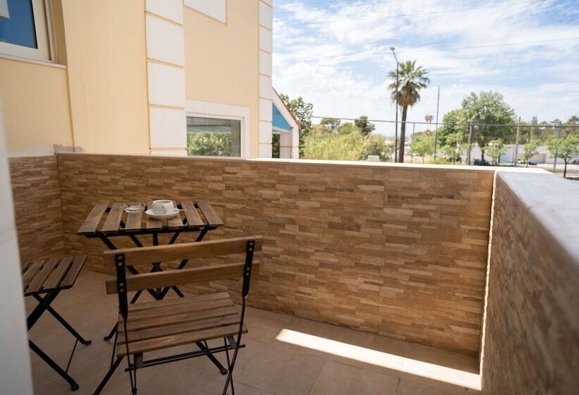 בית מלון כפרי Parthenis Riviera