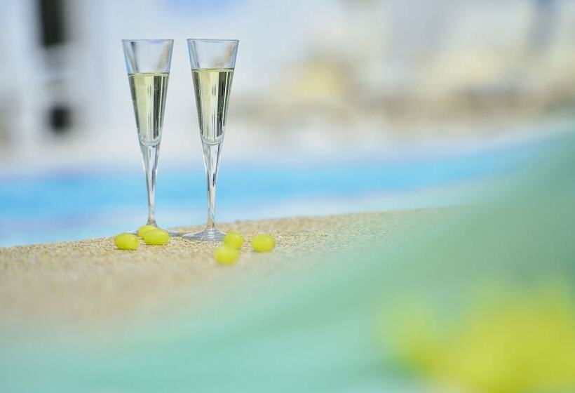 호텔 Petinos Beach