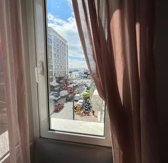 בית מלון כפרי Piraeus Acropole