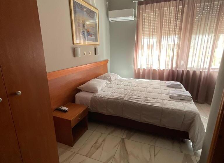 Отель Piraeus Acropole