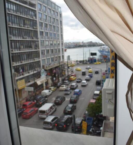 בית מלון כפרי Piraeus Acropole