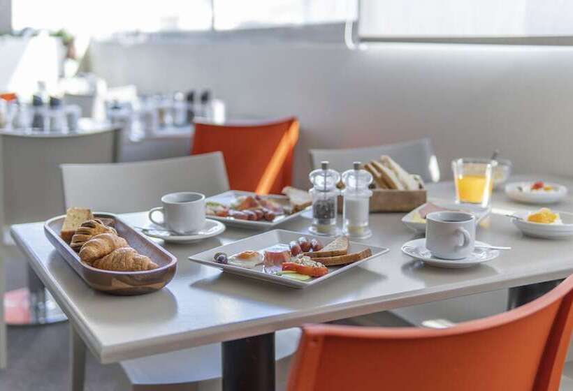 فندق Piraeus City