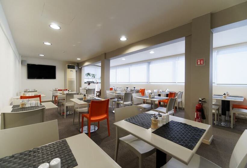 فندق Piraeus City