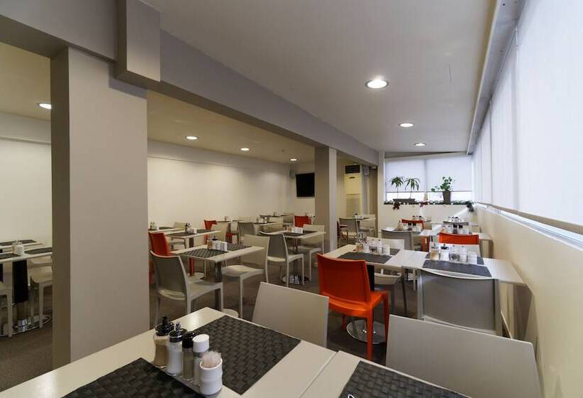 فندق Piraeus City