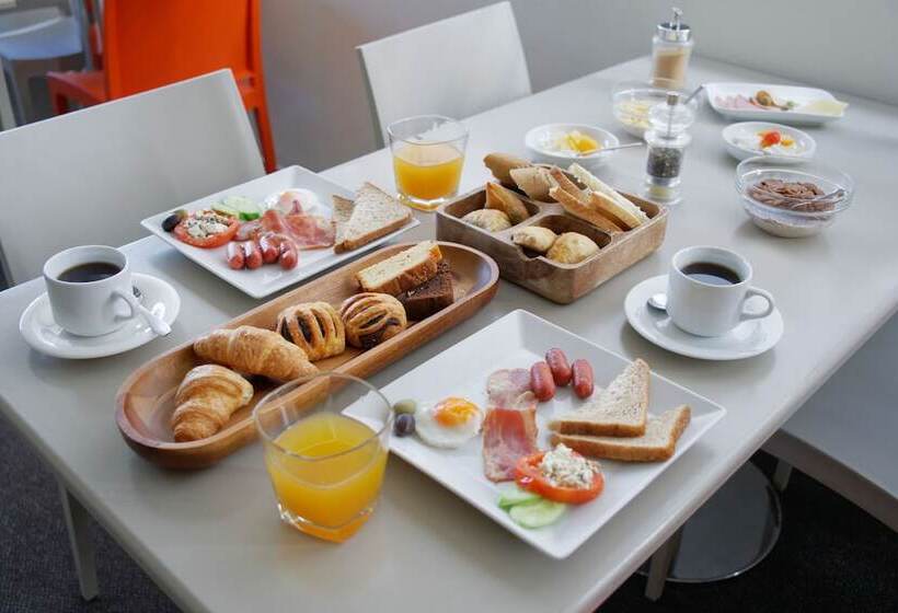 فندق Piraeus City