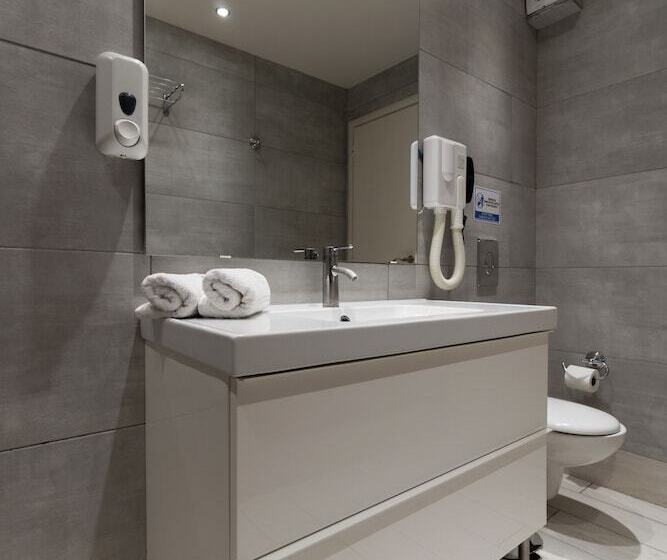 בית מלון כפרי Piraeus City