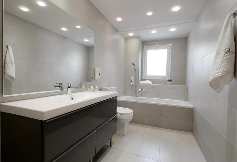 בית מלון כפרי Piraeus City