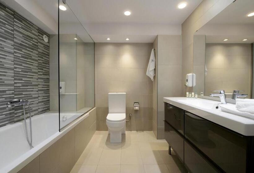 בית מלון כפרי Piraeus City