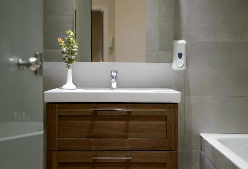 فندق Piraeus City