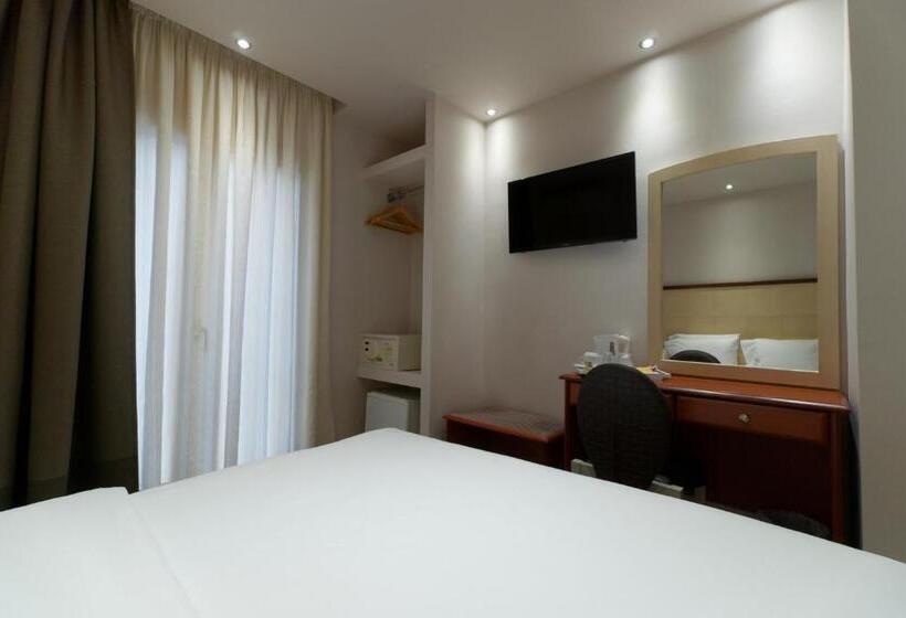 فندق Piraeus City