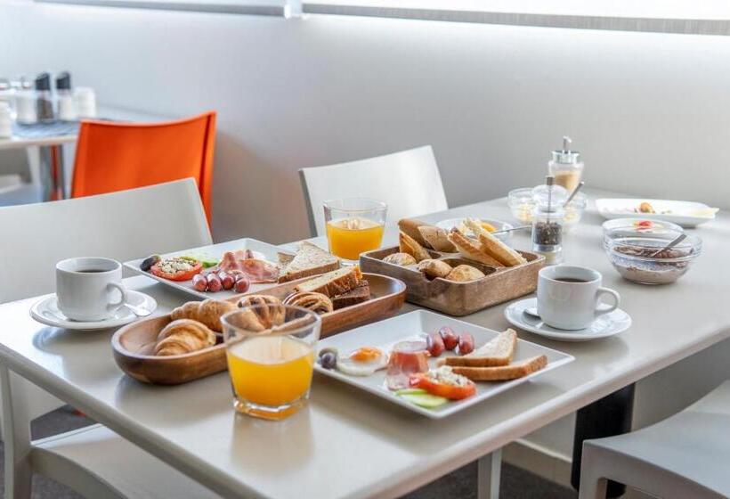 בית מלון כפרי Piraeus City