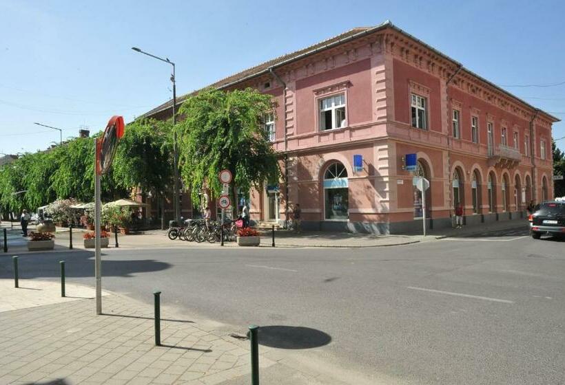ホテル Piros Arany Panzió Kalocsa