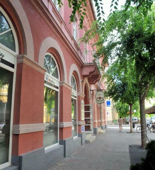 ホテル Piros Arany Panzió Kalocsa