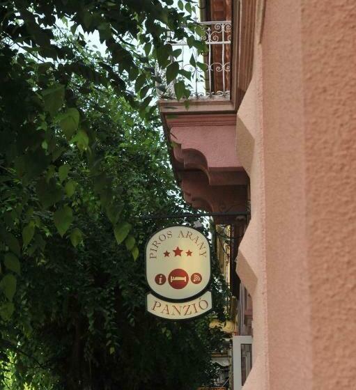 ホテル Piros Arany Panzió Kalocsa