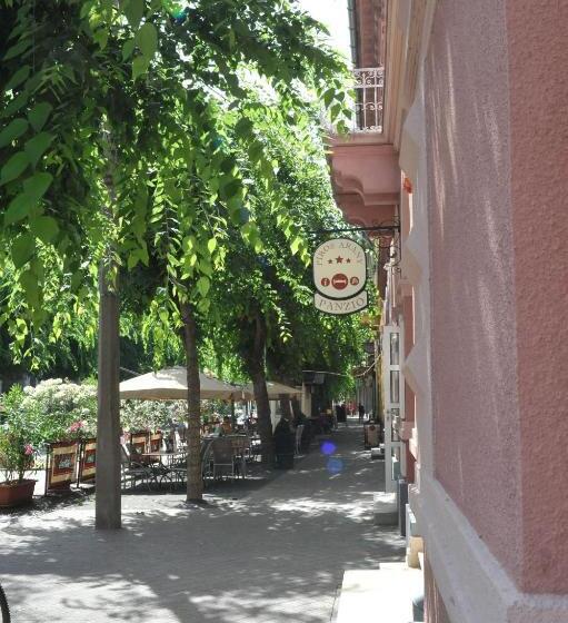 ホテル Piros Arany Panzió Kalocsa