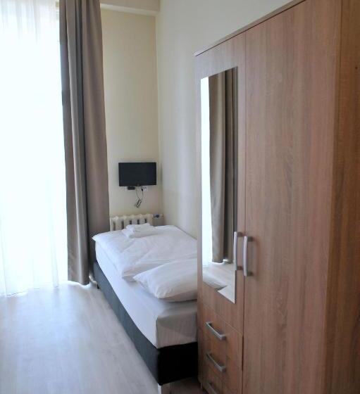 ホテル Piros Arany Panzió Kalocsa