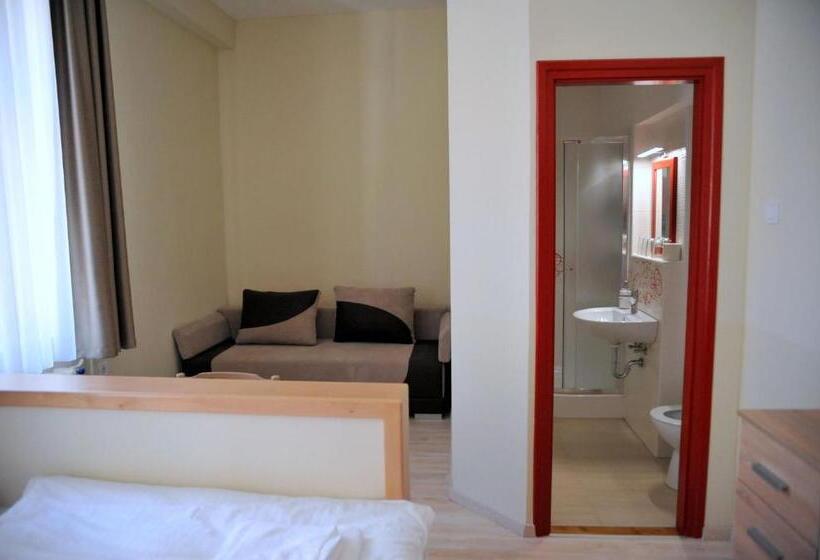 ホテル Piros Arany Panzió Kalocsa