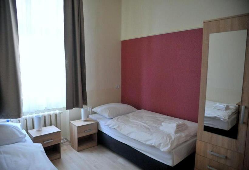 ホテル Piros Arany Panzió Kalocsa