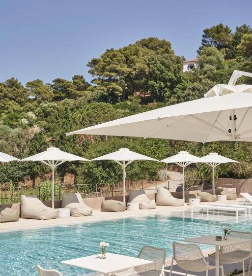 فندق Radisson Resort Plaza Skiathos