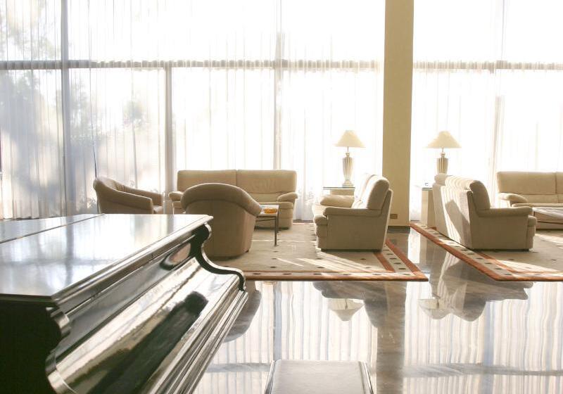 בית מלון כפרי Rodos Palace