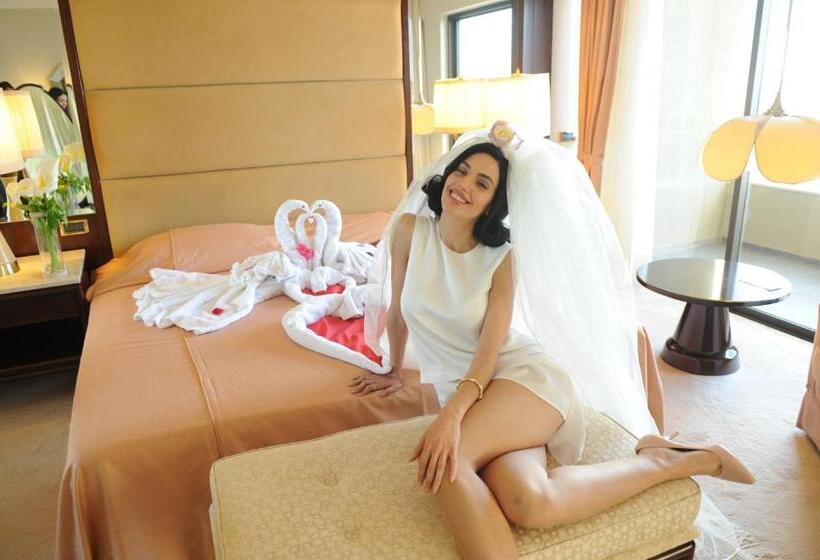 בית מלון כפרי Rodos Palace