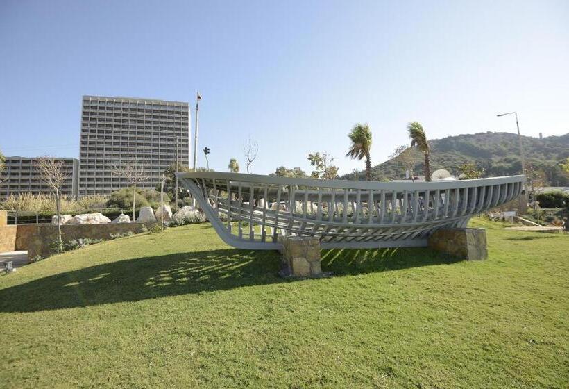 בית מלון כפרי Rodos Palace