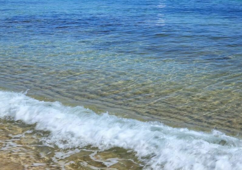 Отель Sirens Beach