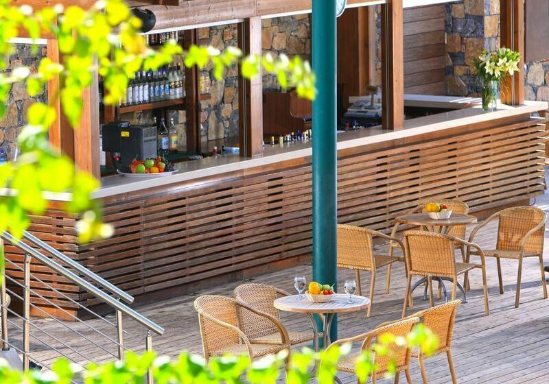 Отель Sirens Beach