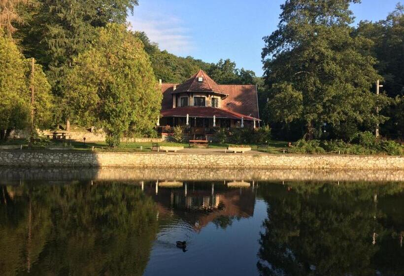 ホテル Síkfőkút