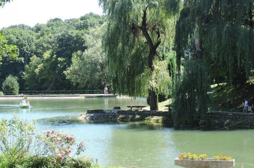 ホテル Síkfőkút