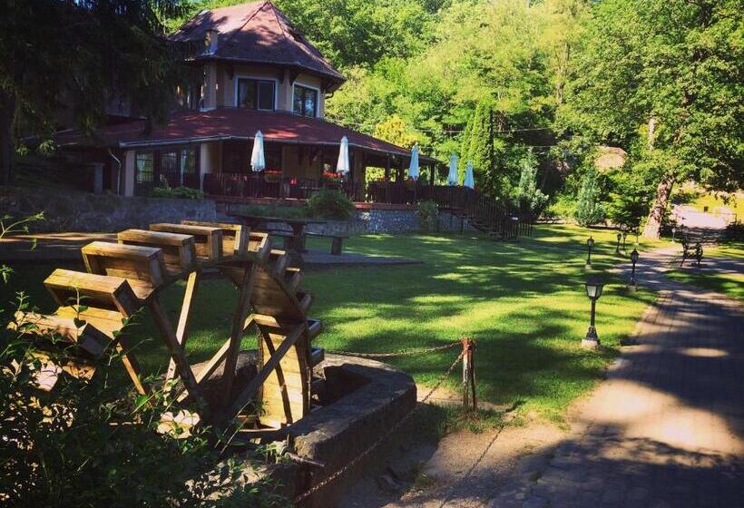 ホテル Síkfőkút