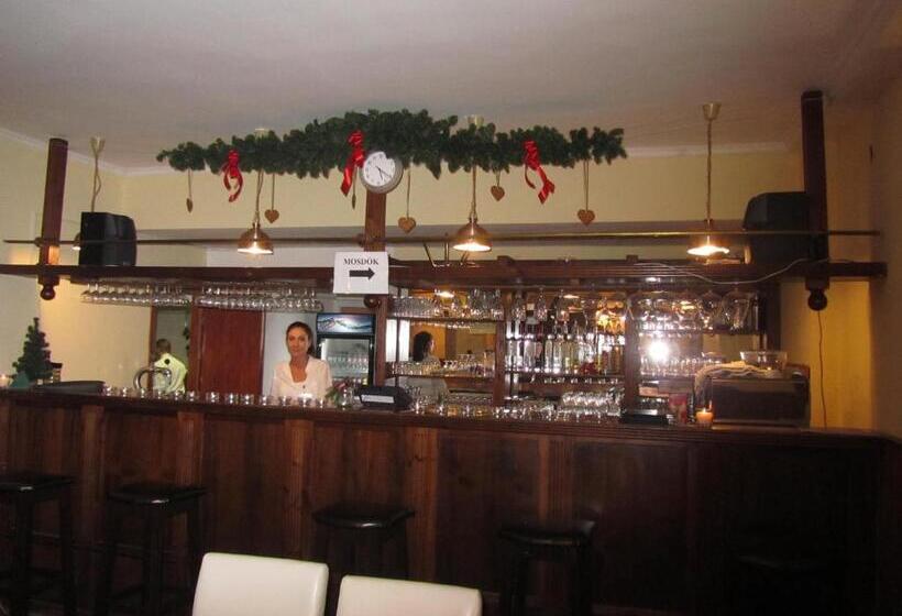 ホテル Síkfőkút