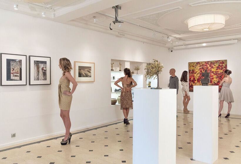 Отель St George Lycabettus Lifestyle