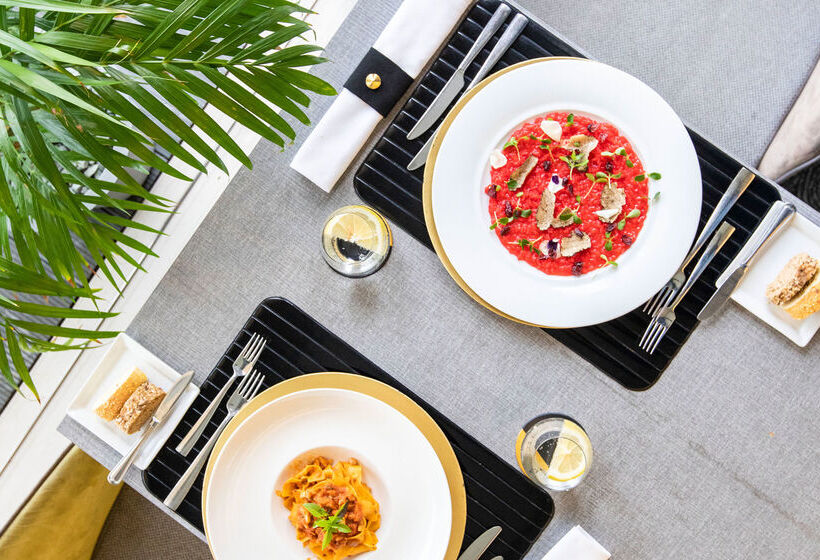 Отель St George Lycabettus Lifestyle