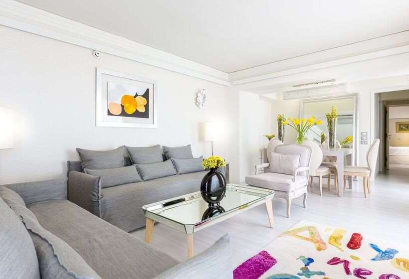 Отель St George Lycabettus Lifestyle