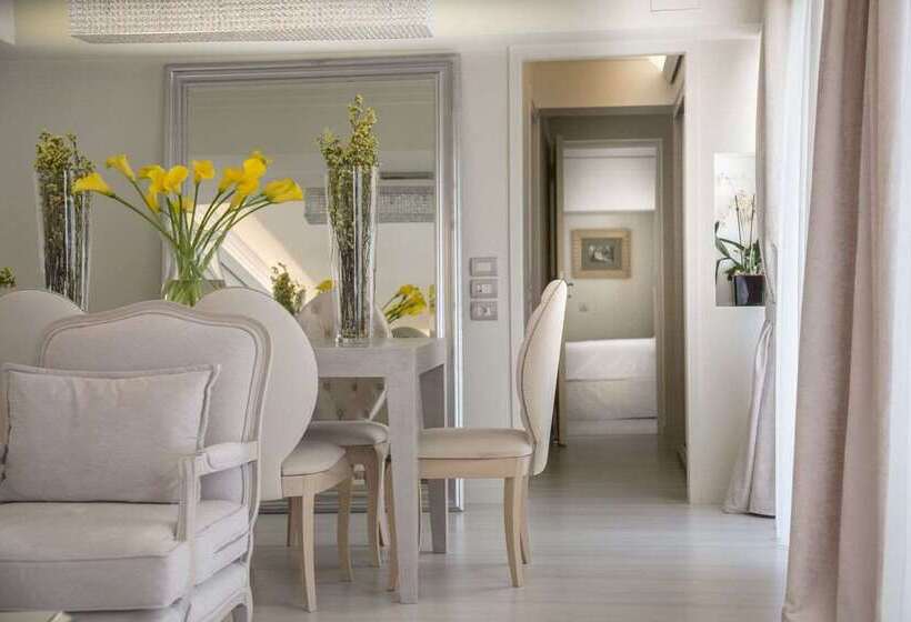 Отель St George Lycabettus Lifestyle