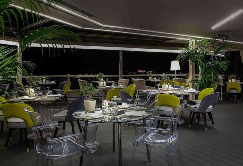 Отель St George Lycabettus Lifestyle