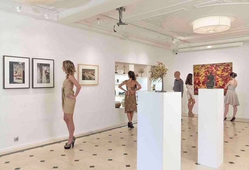 Отель St George Lycabettus Lifestyle