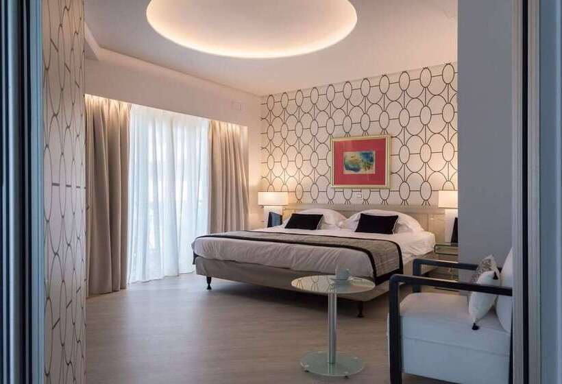 Отель St George Lycabettus Lifestyle