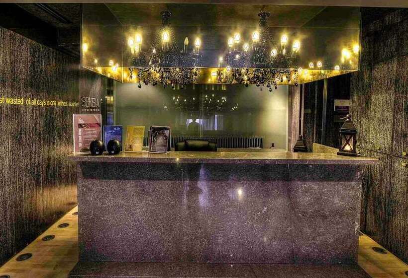 Отель St George Lycabettus Lifestyle