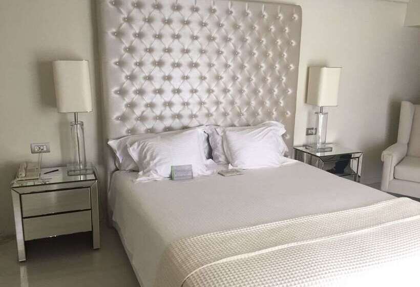 Отель St George Lycabettus Lifestyle