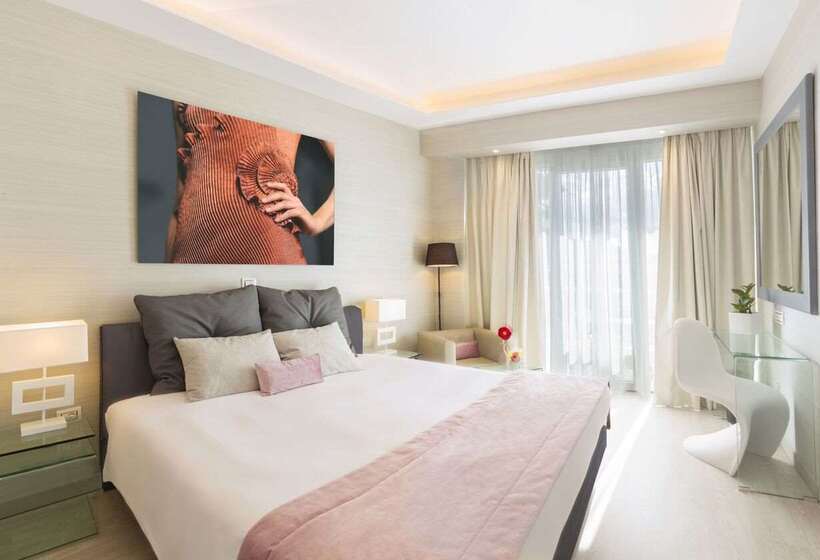 Отель St George Lycabettus Lifestyle