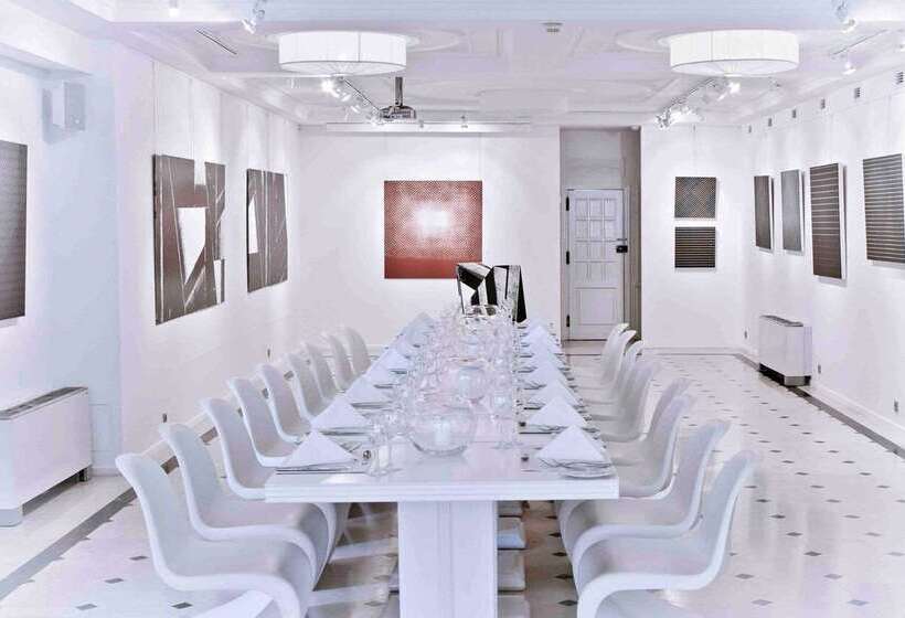 Отель St George Lycabettus Lifestyle