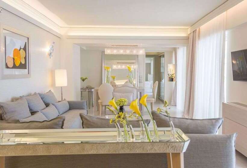 Отель St George Lycabettus Lifestyle