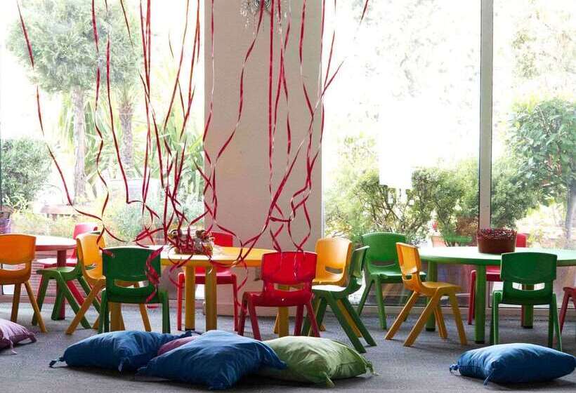 Отель St George Lycabettus Lifestyle