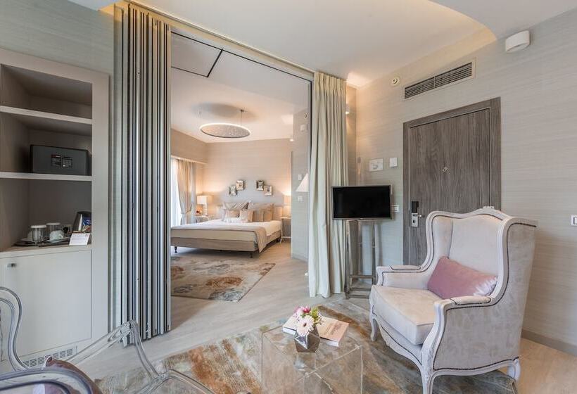 Отель St George Lycabettus Lifestyle