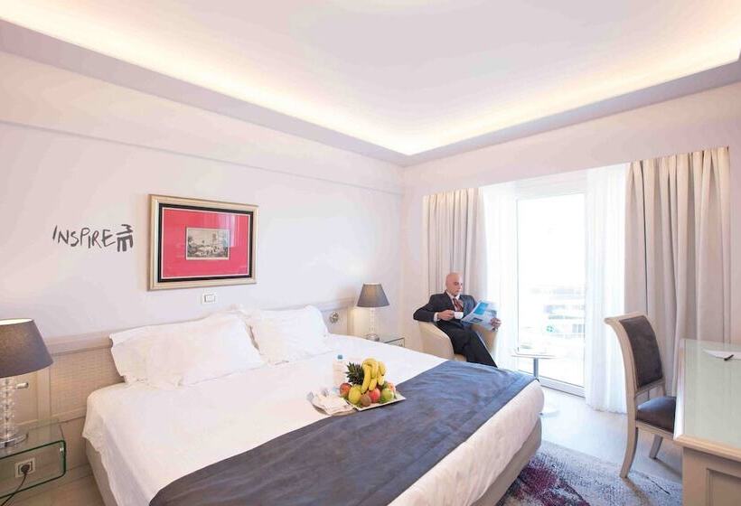 Отель St George Lycabettus Lifestyle