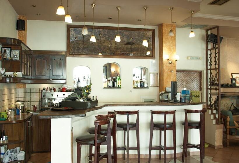 ホテル Stavrodromi